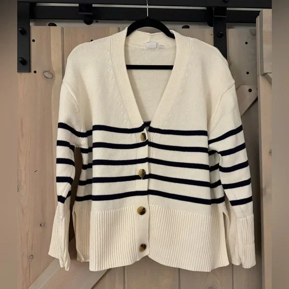 GAP 24/7 Split Hem Cardigan- LIKE NEW - Picture 4 of 9